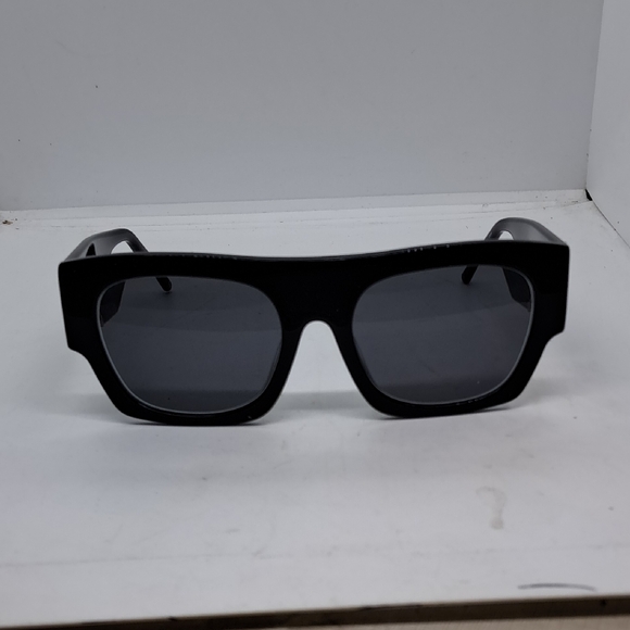 NWOT MUSE 2103 BLACK SUNGLASSES